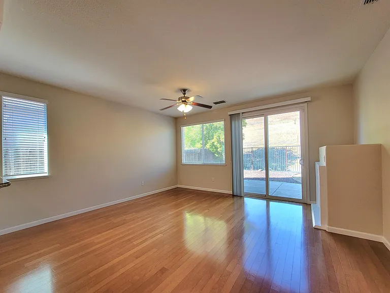 432 Lone Spur Dr — Photo 8