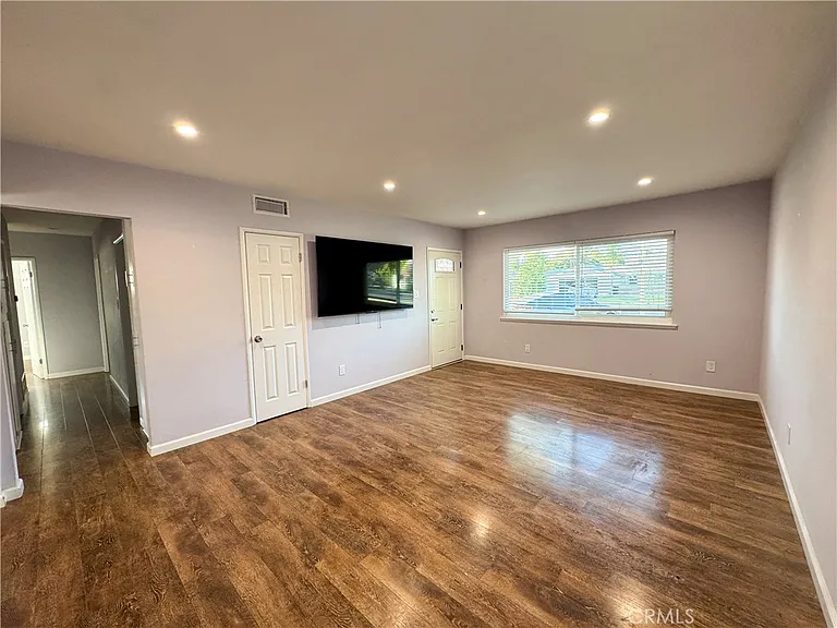 22908 Lull St — Photo 3