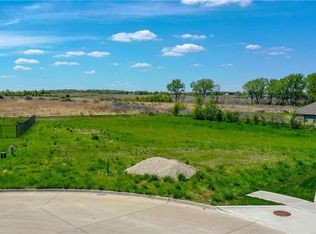 4914 161st St, Urbandale, IA 50323