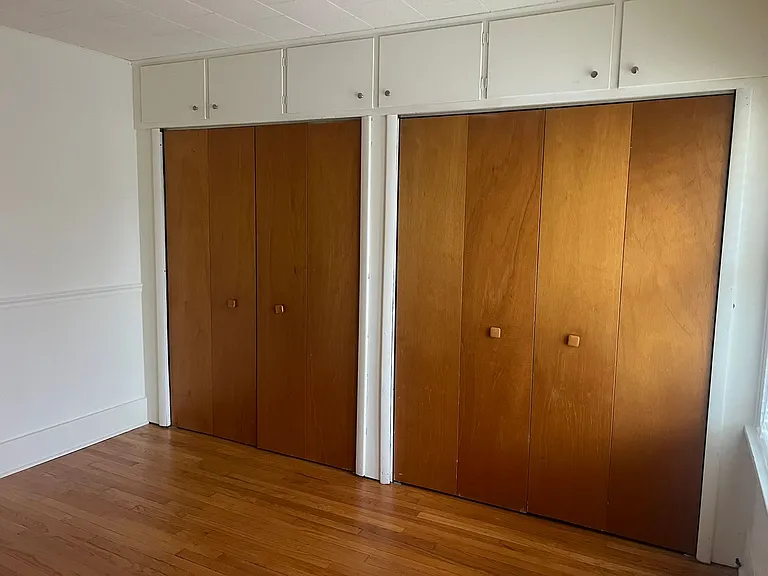 240 W Locust St — Photo 16