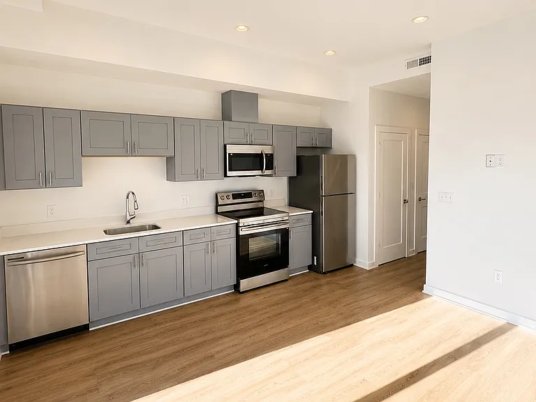 2425 20th St NE #13 — Photo 3