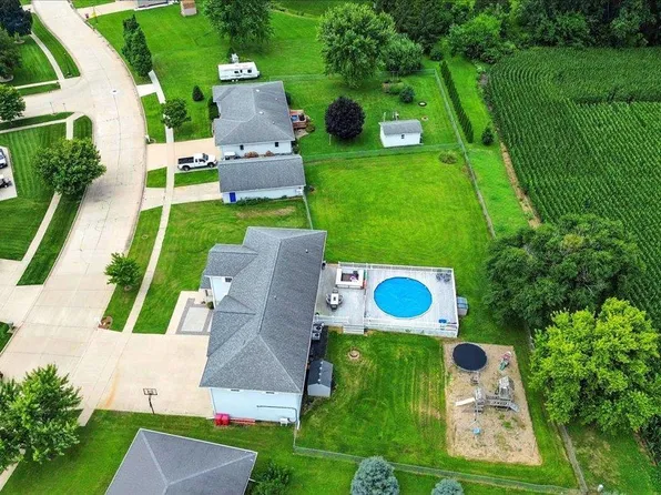 619 Sal Ave, Dunkerton, IA 50626