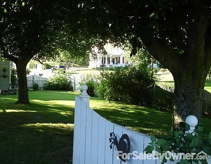 Gourmet Kitchen
						:
						Stainless Appliances, Gas Range w/pot filler, Granite with ogee edging