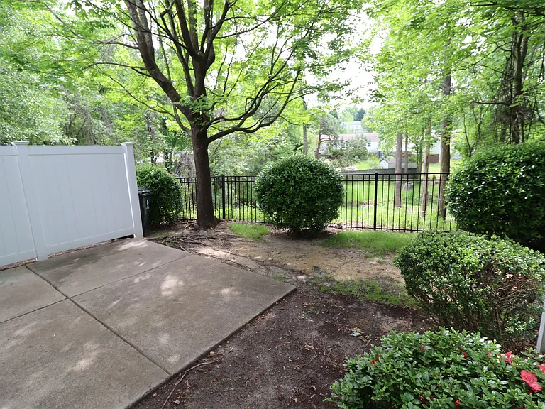 110 Fanwood Ct — Photo 49