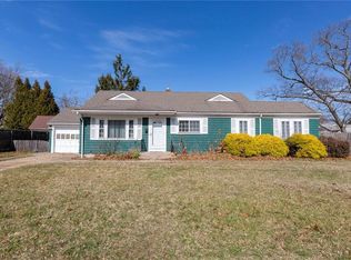 10 Galant Dr, Warwick, RI 02886