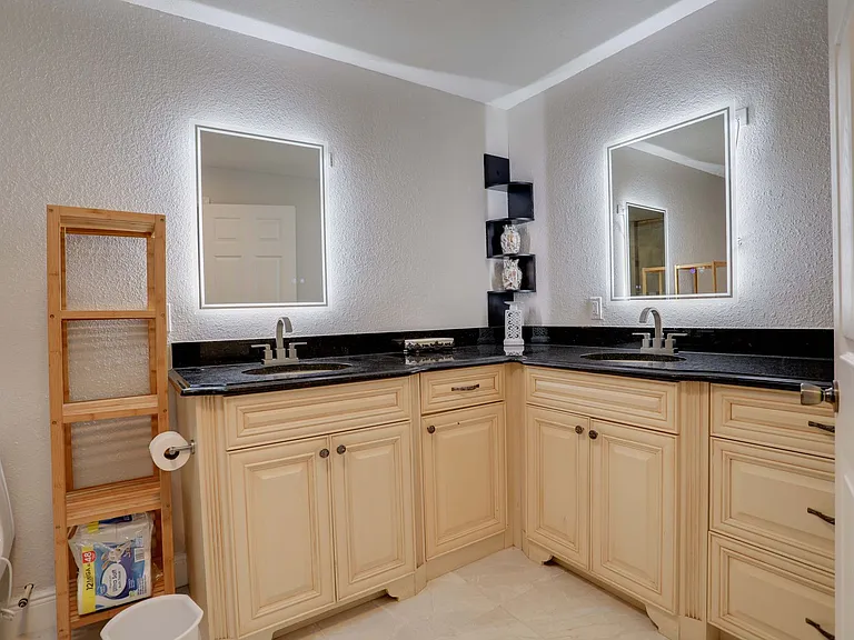 633 Spring Oaks Blvd — Photo 25