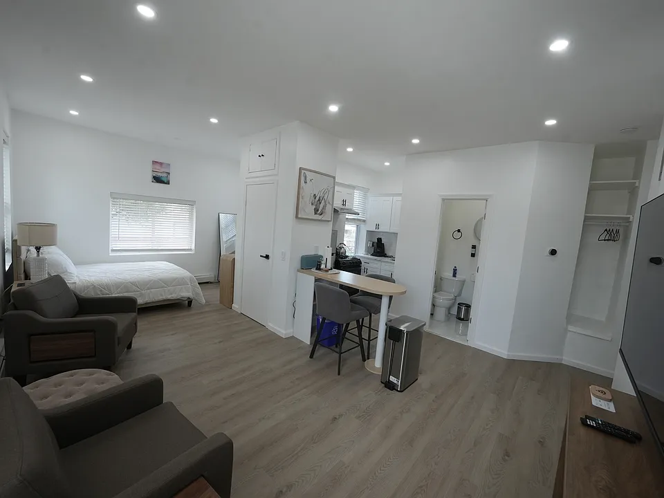 2712 Seymour Ave #2F