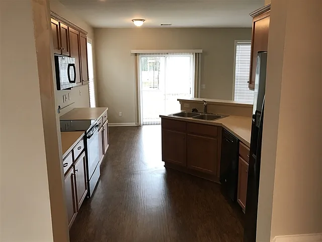 4 bed, 3.0 bath, 2435 sqft, $2,935 — Photo 3