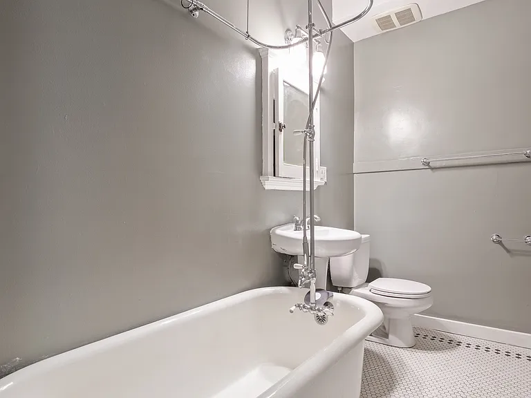 308 Bell St #35 — Photo 9