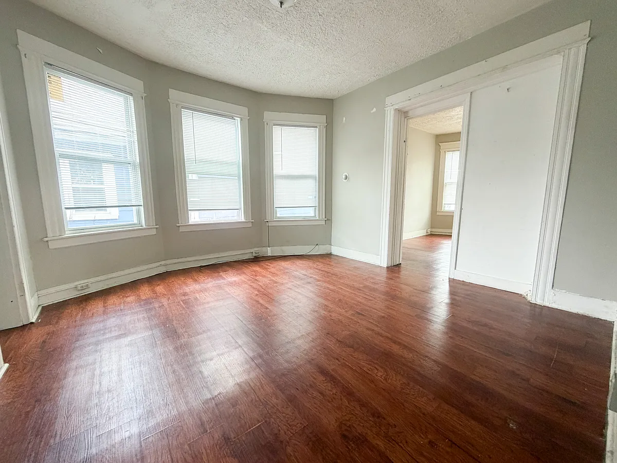 Building Photo - 84 Bell St #2