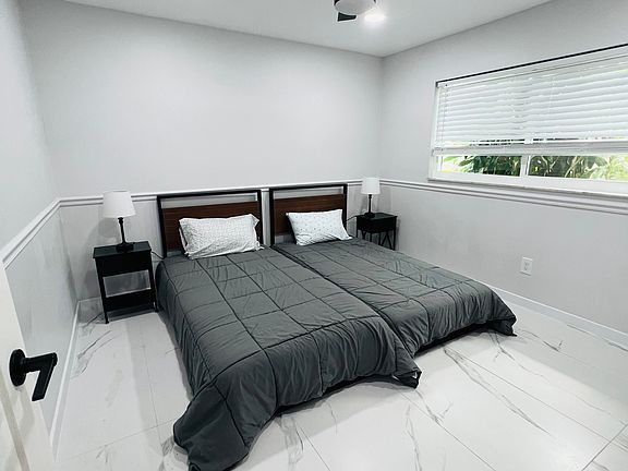 5th image of 4439 Parrot Ave