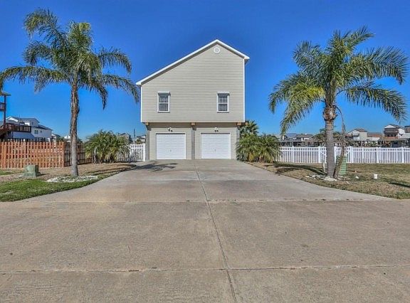 3rd image of 410 Windward Way