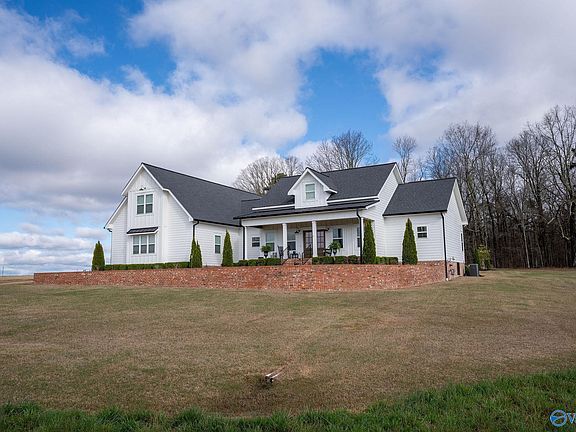 3rd image of 1102 Fruit Farm Rd E