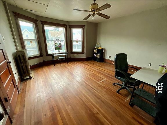 4th image of 320 W Ridge St