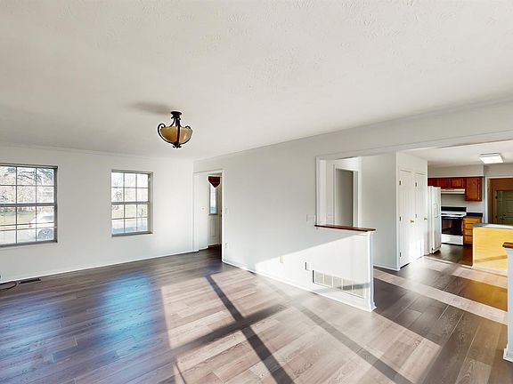 5th image of 4739 Circle Dr