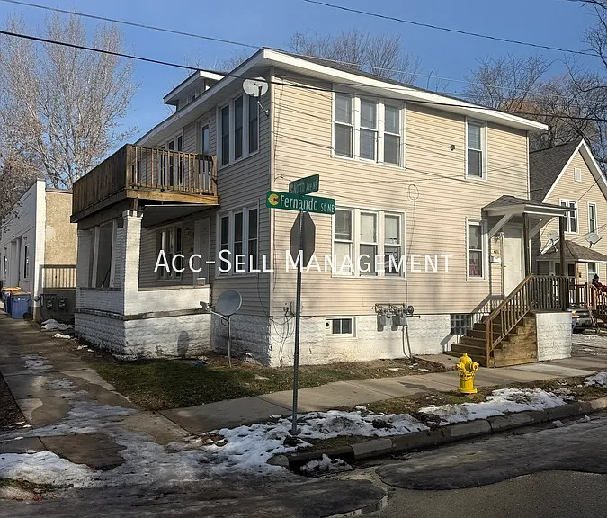 401 Fernando St NE — Photo 18