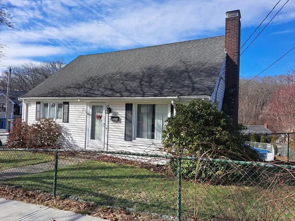 123 Gridley St, Quincy, MA 02169