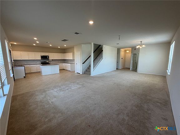 4th image of 620 English Oak St