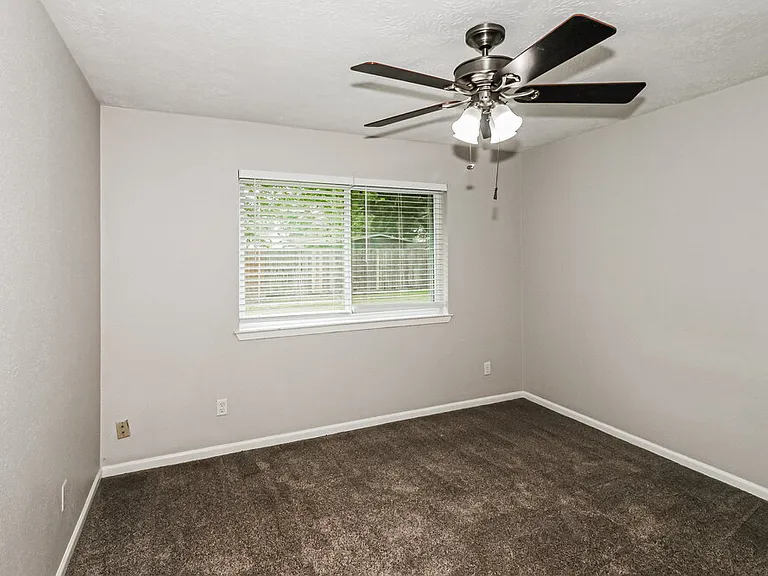 203 Old Oaks St — Photo 14