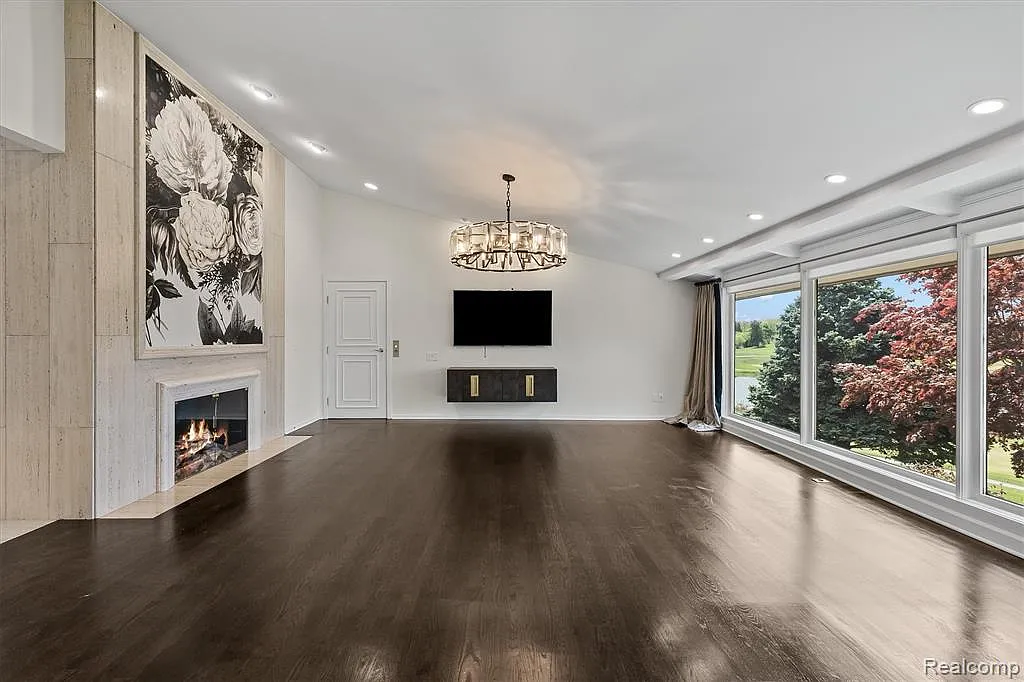 3 bed, 5234 sqft, $8,900 — Photo 2