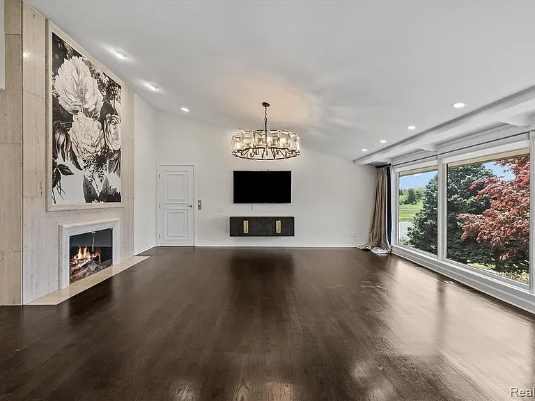 1762 Saint Johns Ct — Photo 10