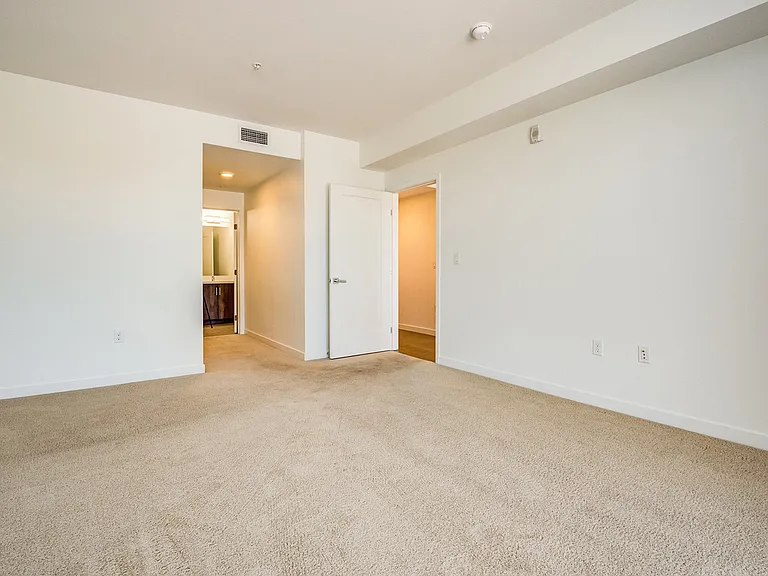 6tenEast — Photo 39