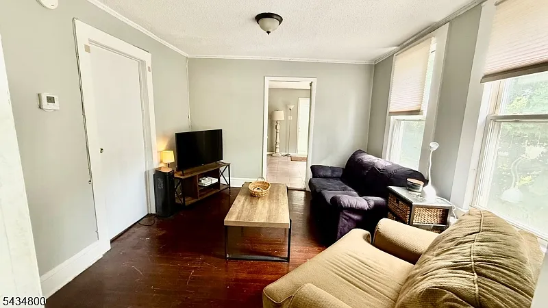 3 bed, 1.0 bath, $2,998 — Photo 4