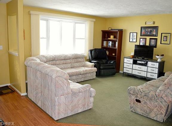 3rd image of 320 Deepwood Ln