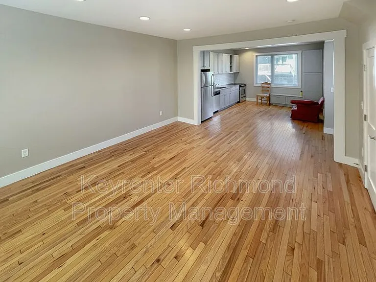 400 Dobson St — Photo 3