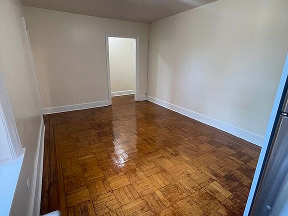 4th image of 31-77 32nd St #3E