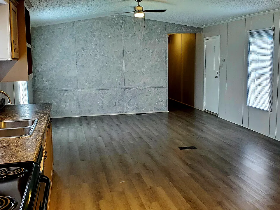 1381 Saint Francis Ln