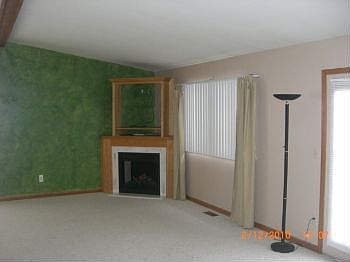 4th image of 15485 Mary Ct