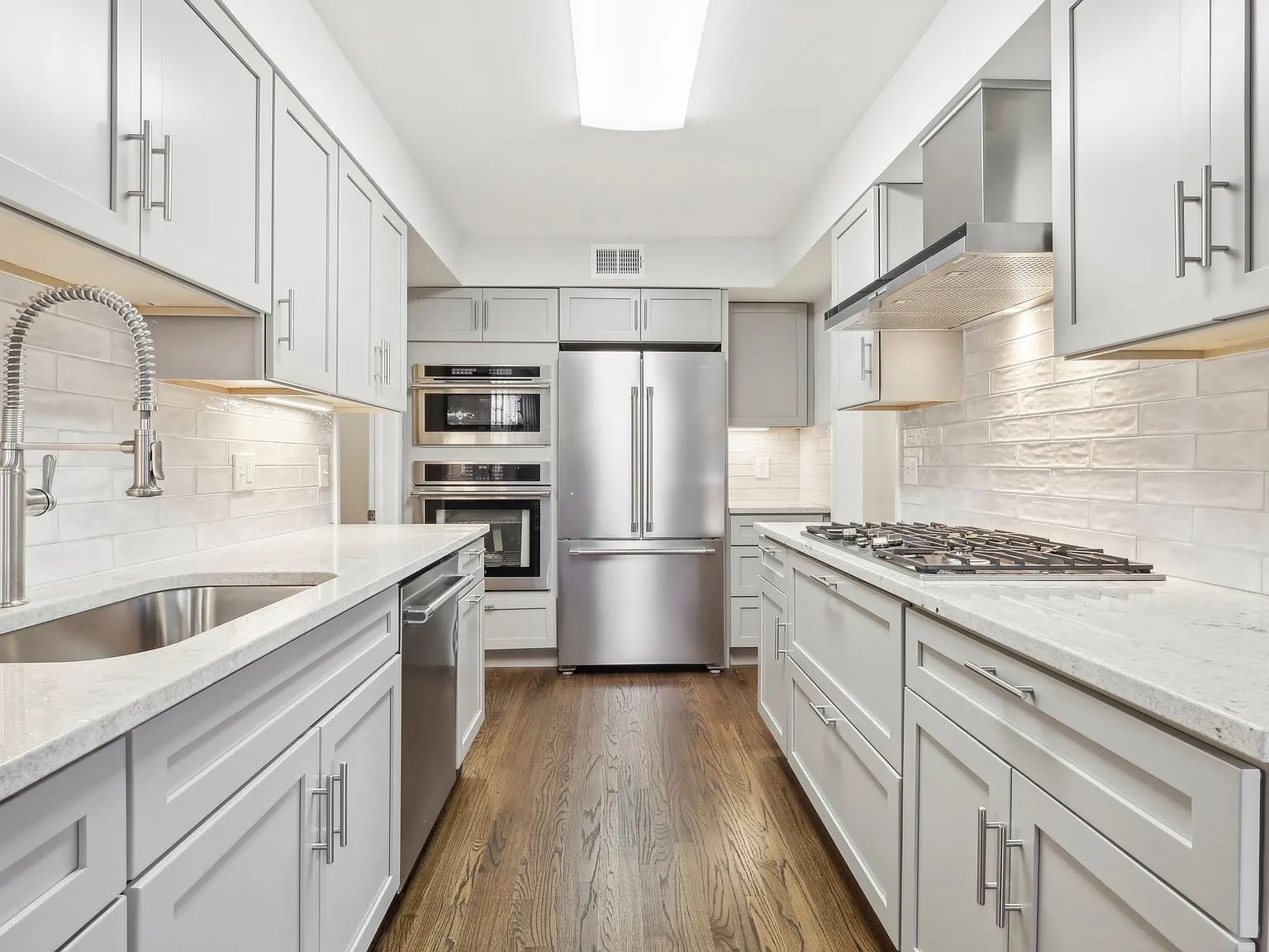 Embassy House Apartments — Photo 1