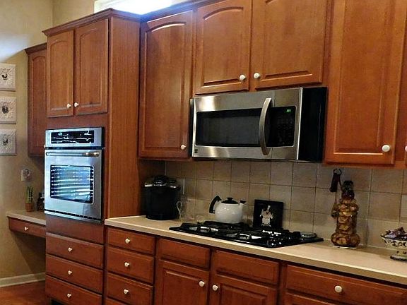 4th image of 82 Oakmont Ln