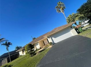 600 SW 98th Ter, Hollywood, FL 33025