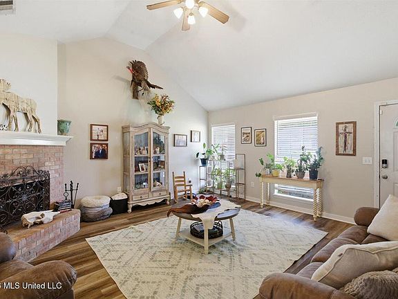 5th image of 1930 Twin Pine Dr