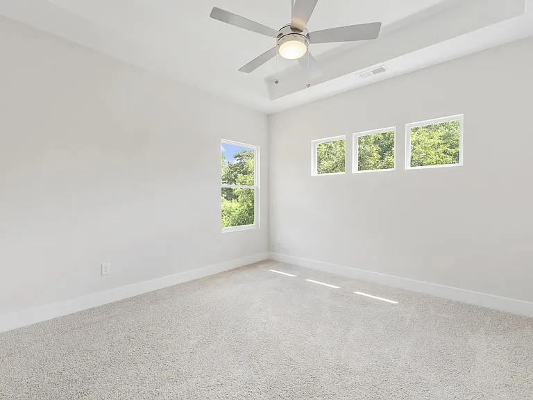 106 N Benjamine St — Photo 12