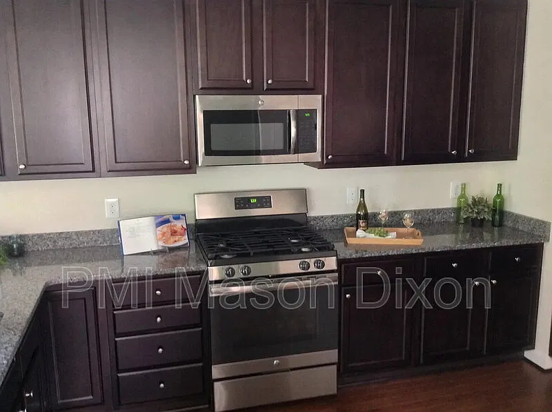 4 bed, 3.5 bath, 2156 sqft, $3,100 — Photo 4