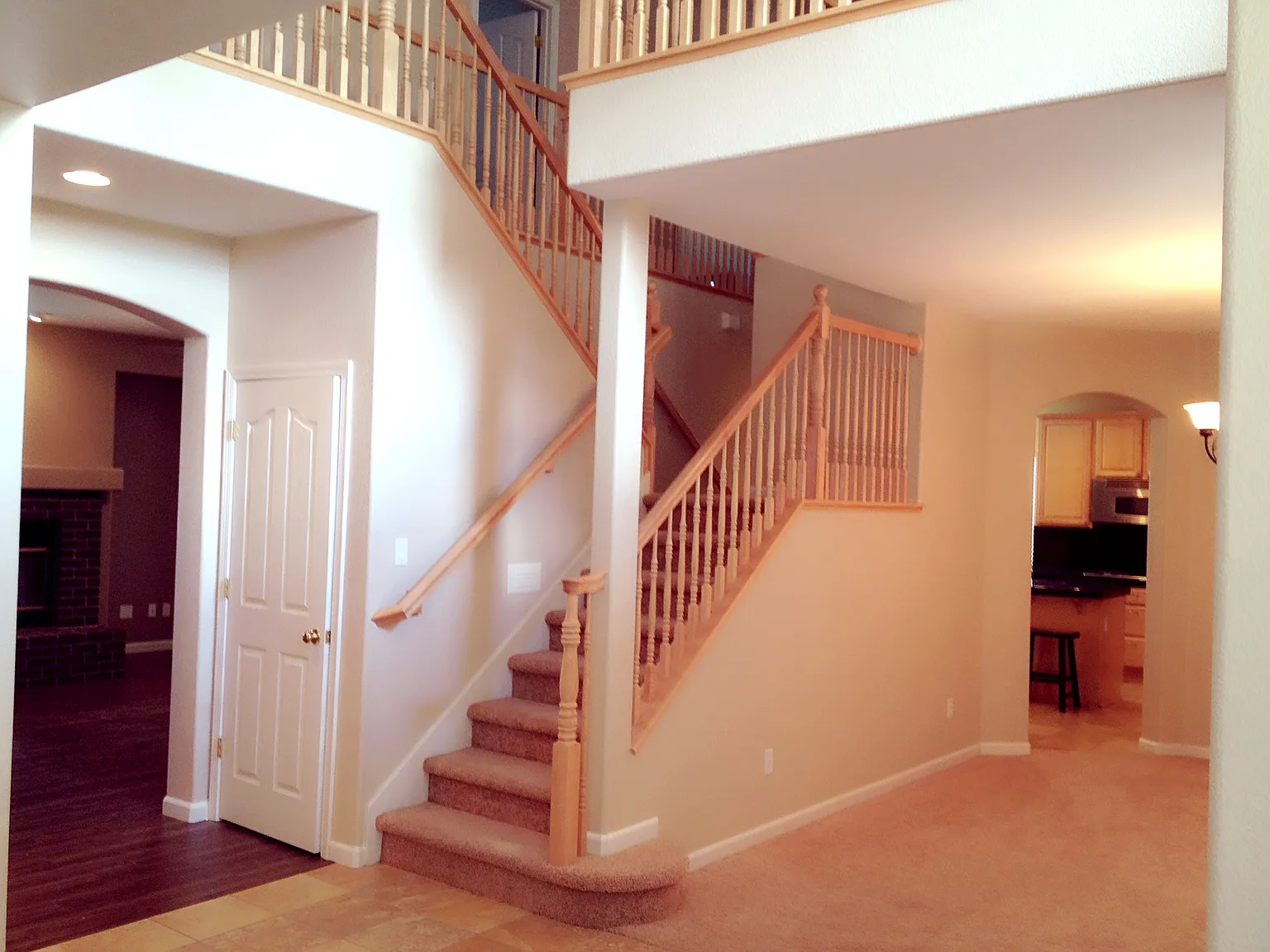 6 bed, 3440 sqft, $3,695 — Photo 2