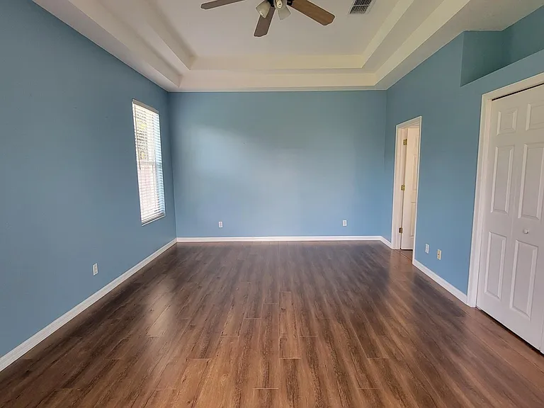 9841 Montclair Cir — Photo 11