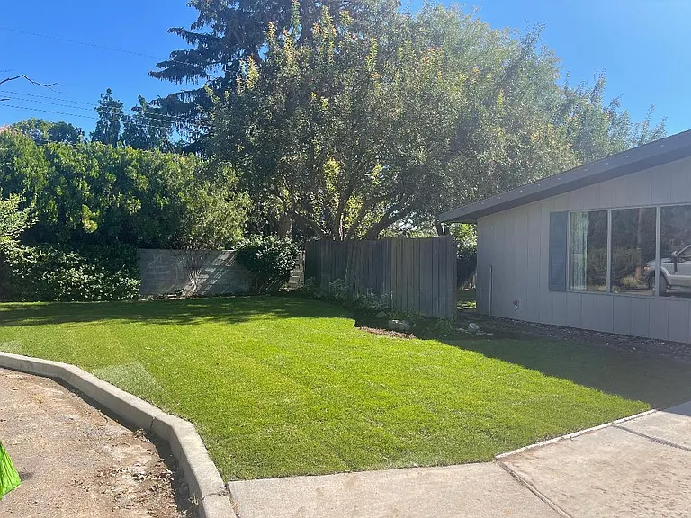 2044 Sunrise Cir — Photo 2