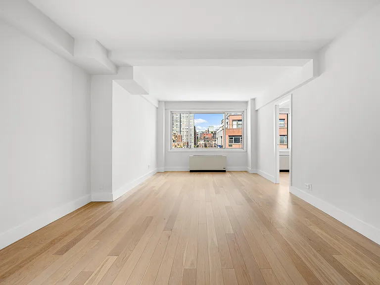 340 E 51st St #14B — Photo 3