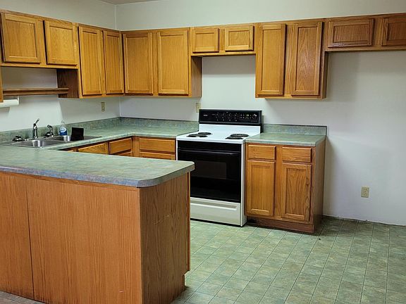 Kitchen: electric stove.