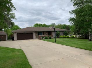 24780 Genesee Rd, Sterling, IL 61081