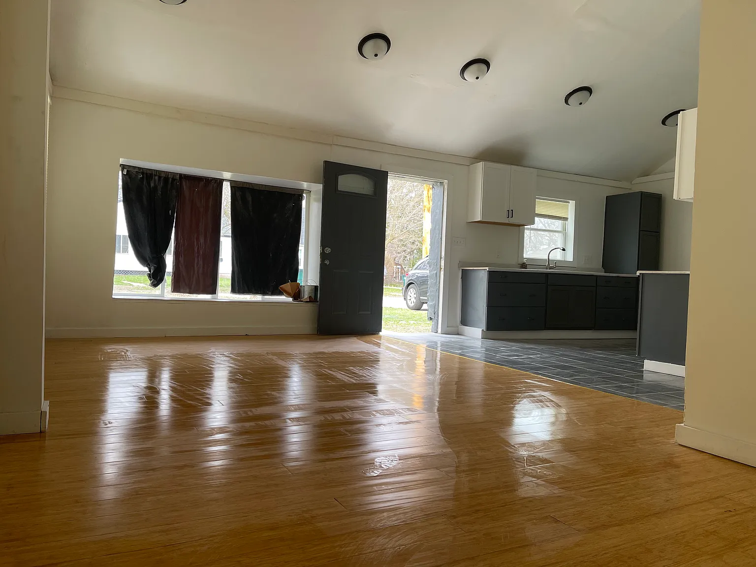 4 bed, 1008 sqft, $1,600 — Photo 2