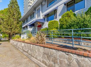 1727 NE Multnomah St APT 10, Portland, OR 97232
