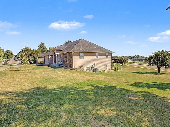 4th image of 304 Ruths Ln