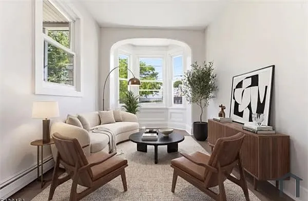 3 bed, 1000 sqft, $2,200 — Photo 1