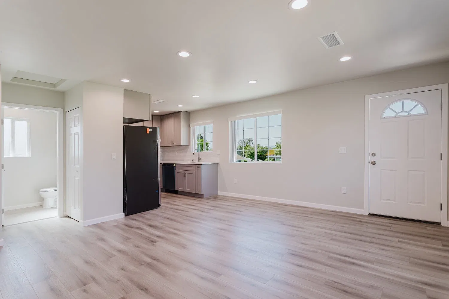 2 bed, 800 sqft, $2,800 — Photo 3