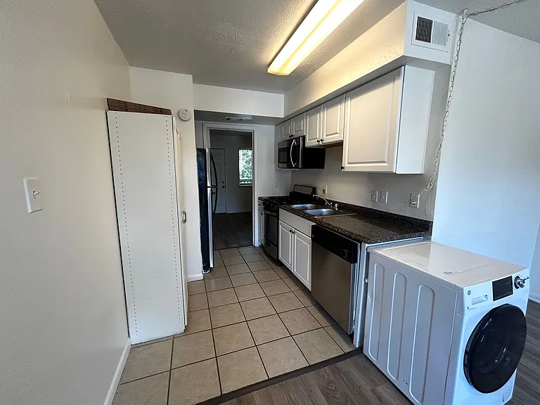 1010 W 23rd St #10 — Photo 7